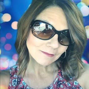 Meet your Posher, Deeanna